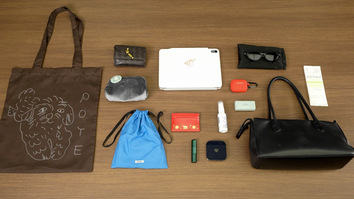 SPURエディター青山のザ・ロウのバッグ　バッグの中身