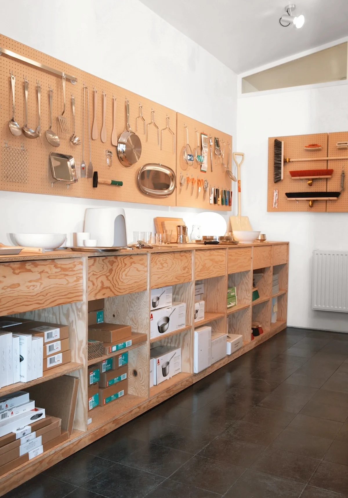 多彩なアイテムを通じてジャスパー・モリソの画像_1