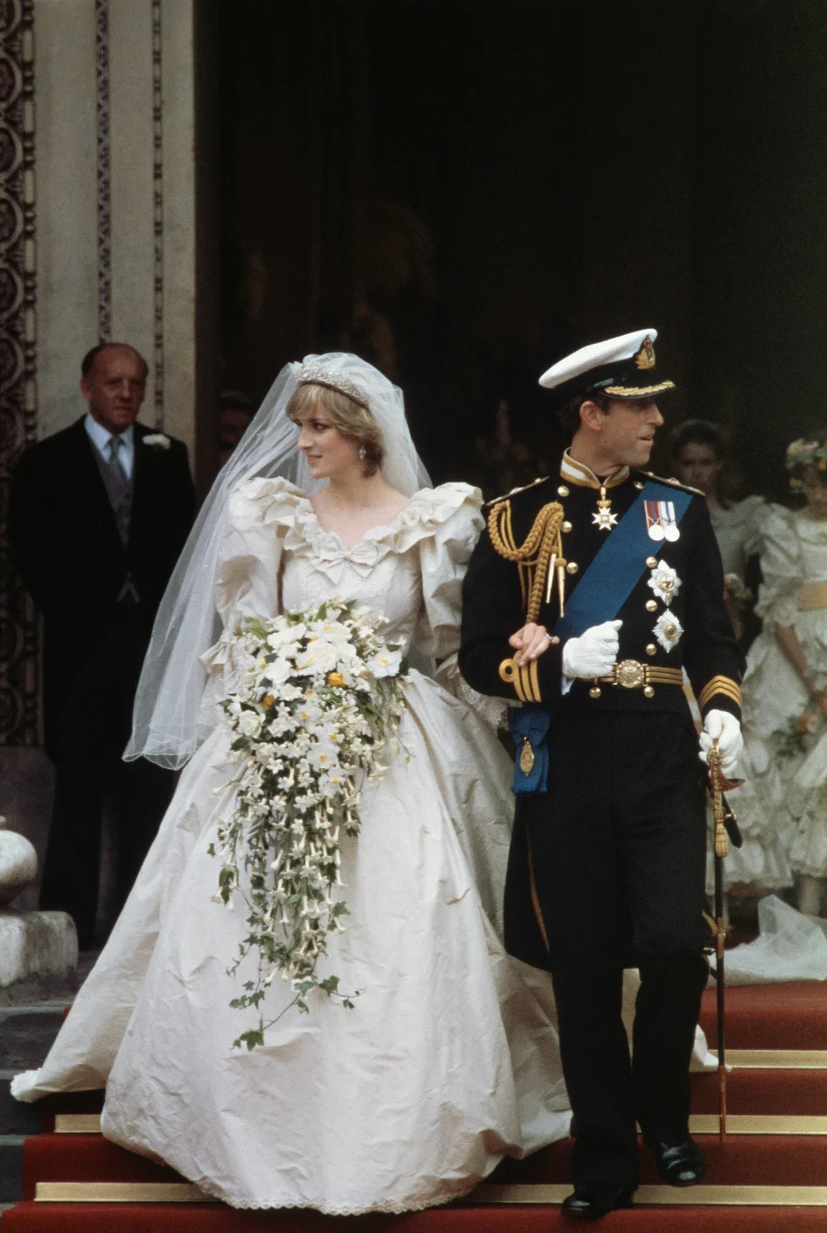 ダイアナ妃　ダイアナ元妃　Princess Diana　チャールズ皇太子　ダイアナ妃のウエディングドレス姿　ダイアナ妃とチャールズ皇太子の挙式