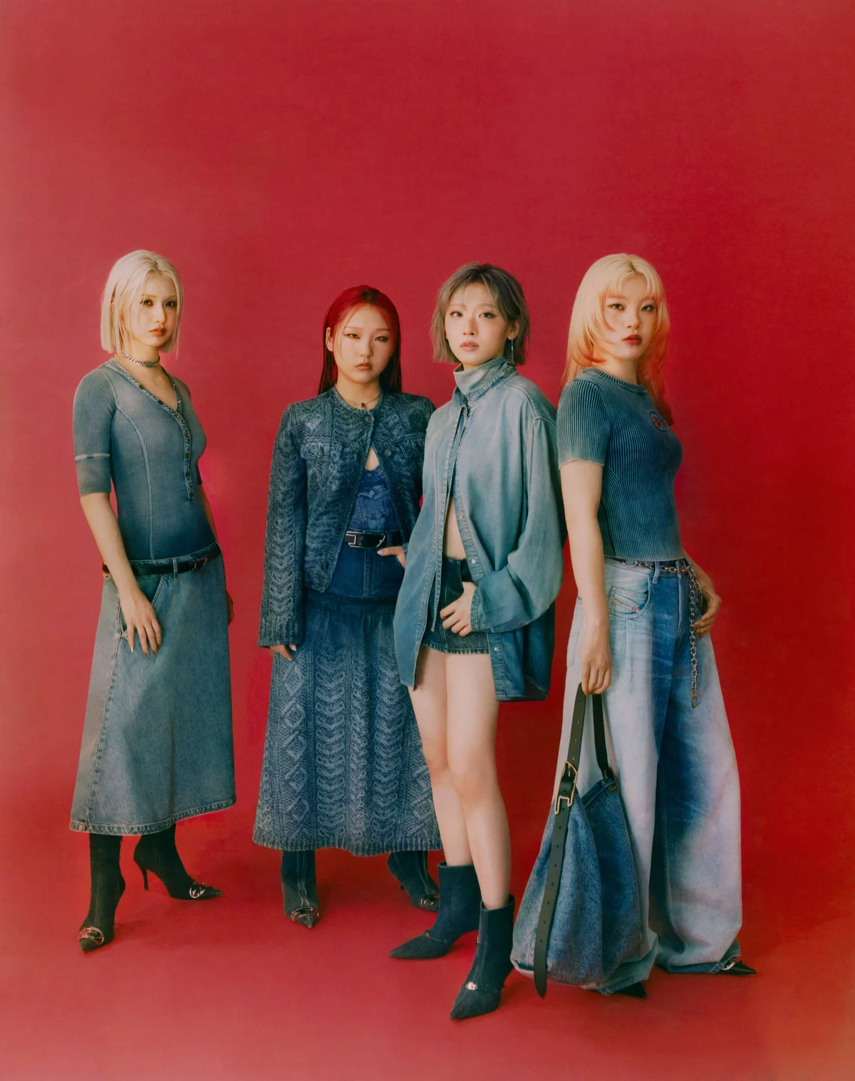 ディーゼルのジャパン・ブランドアンバサダーに就任したHANAのメンバー、MOMOKA、CHIKA、JISOO、MAHINA