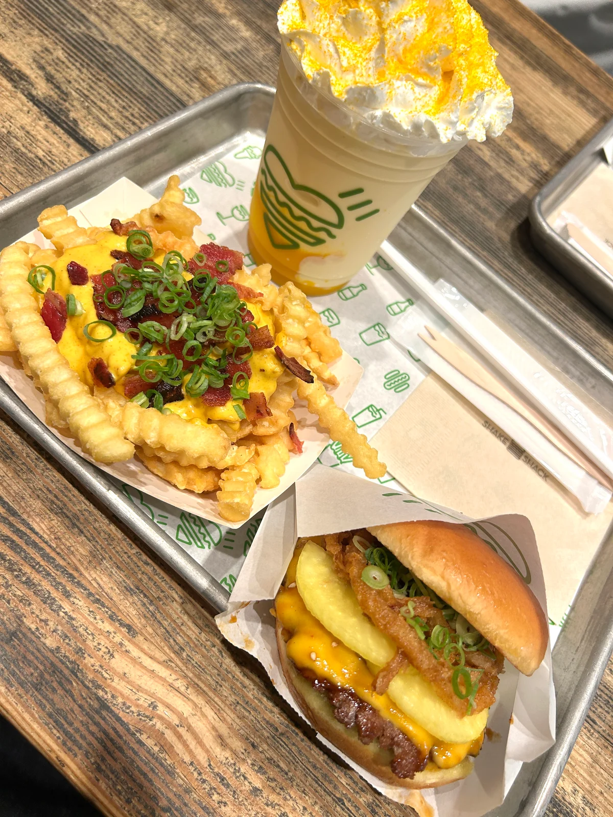 SHAKE SHACK×HUMAN MADEコラボメニュー