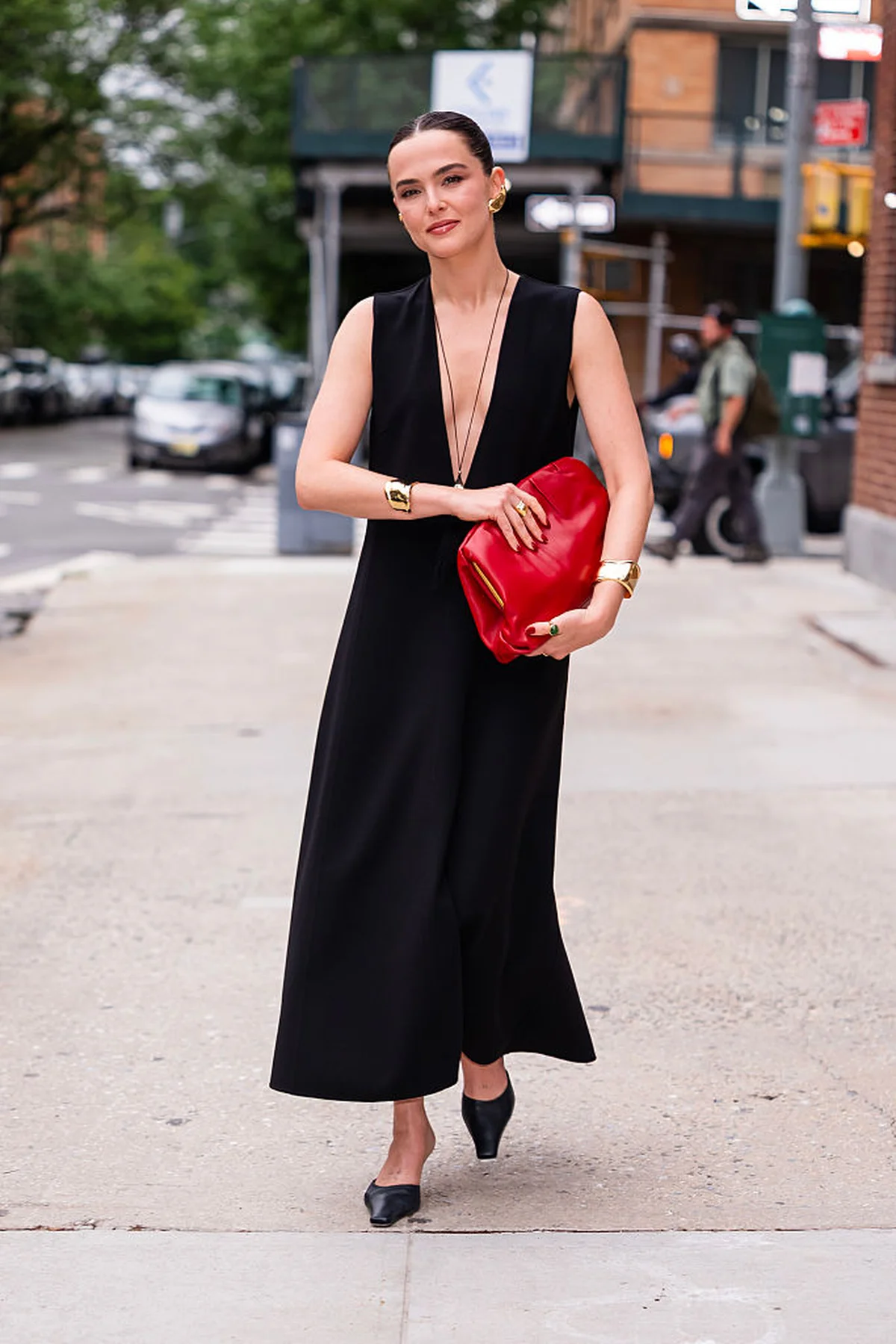 ゾーイ・ドゥイッチ 着用 コーディネート スタイリング スナップ エルサ・ペレッティ™ スモール ボーン カフ スプリット リング ボーン リング