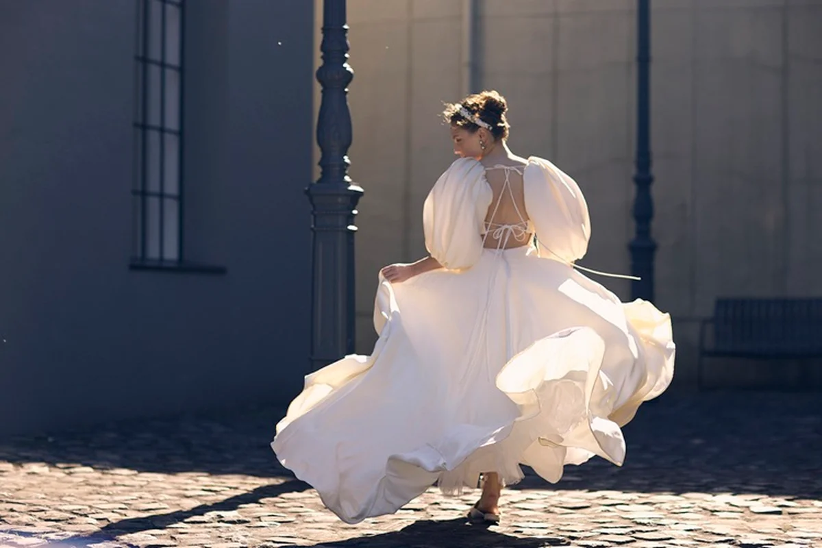 ミラーミラーのアップサイクルドレス￥286,000（レンタル）