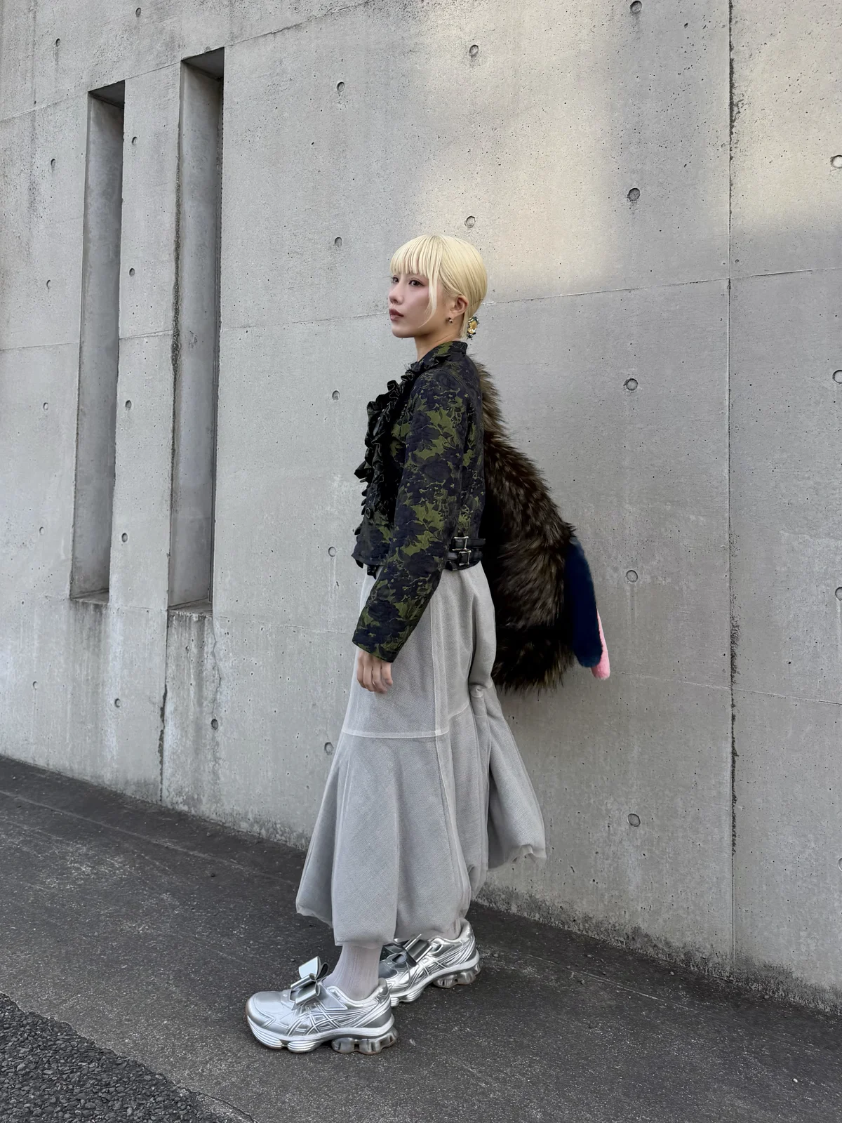 入口さんが着用したチカキサダのスカートルック　