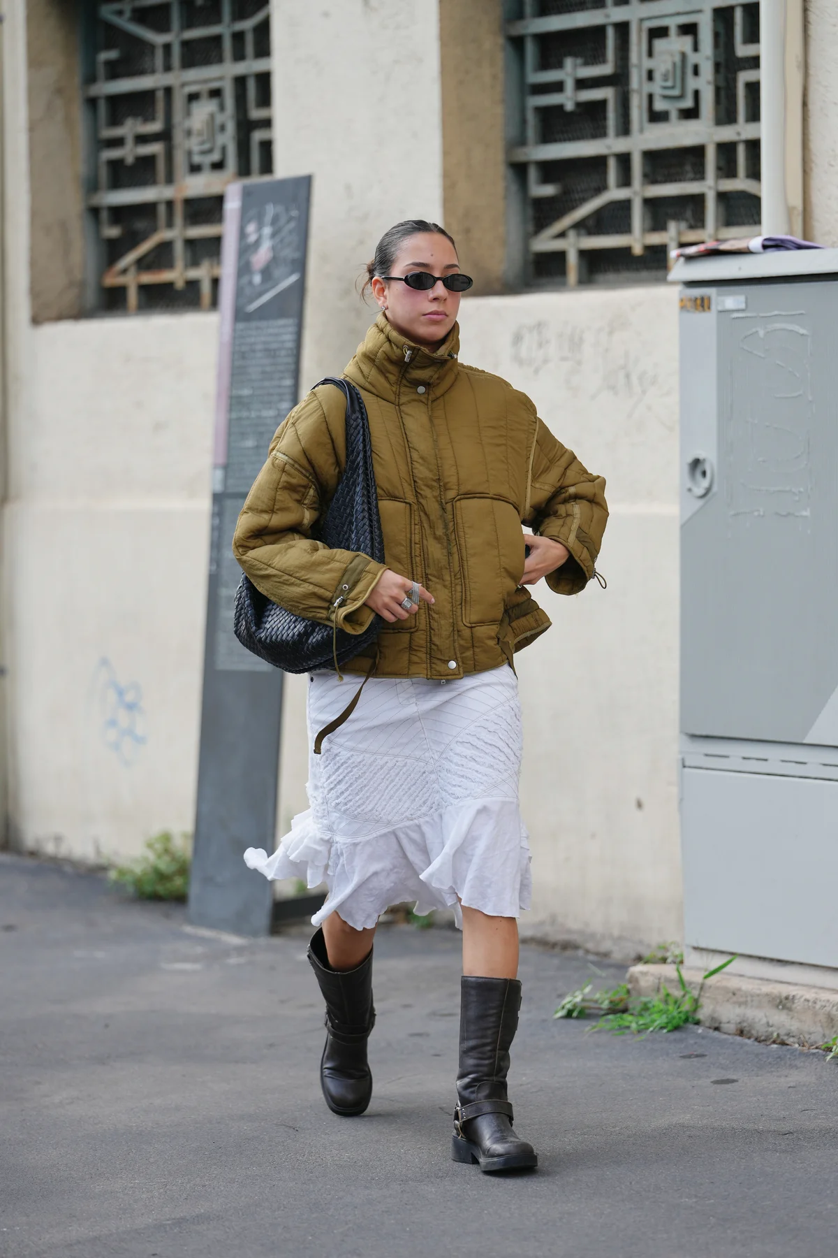 2025年秋冬レディース ショート丈アウター コーディネート写真