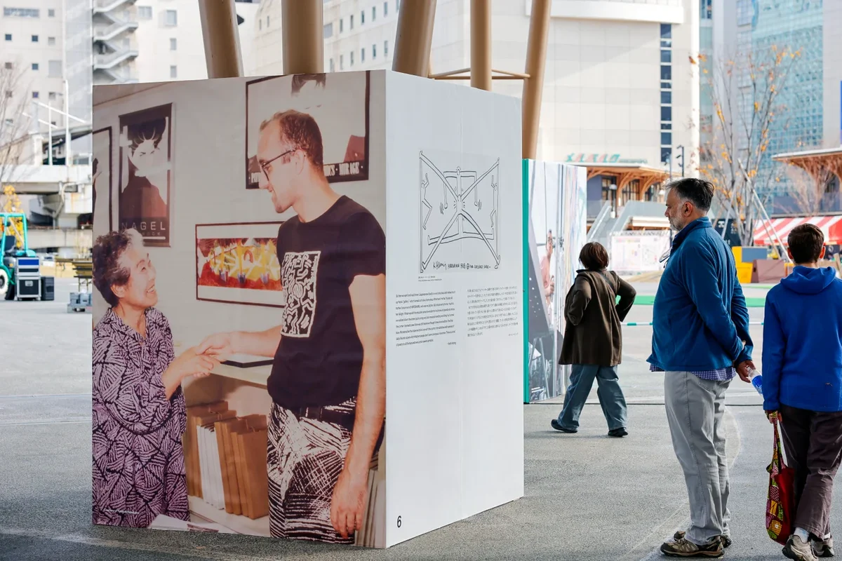 ひろしまゲートパークの大屋根ひろば イベント「キース・ヘリングと平和をえがこう」の展示風景