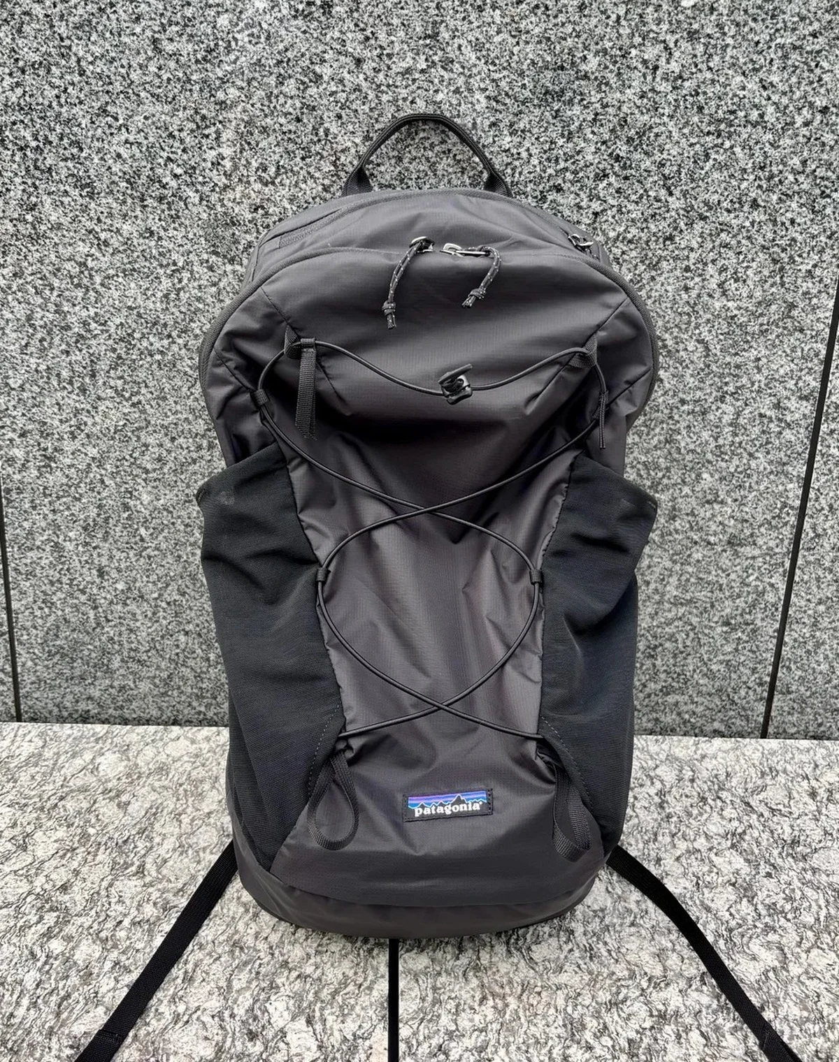 パタゴニア　黒リュック　「テラヴィア・パック 14L」