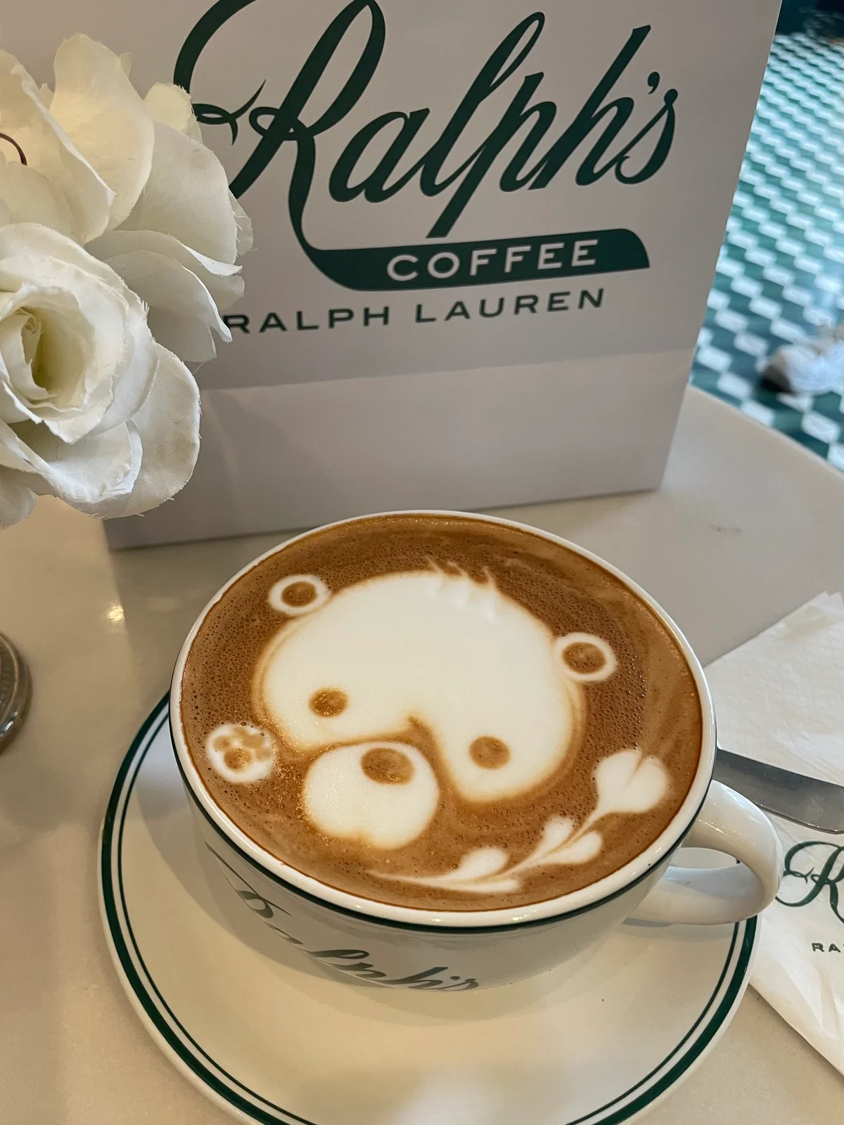 ラルフズコーヒーのベアラテアートの写真