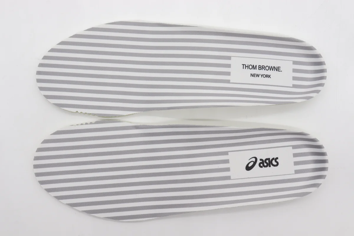トム ブラウン】と【アシックス】のコラボスニーカー、 「ゲルカヤノ 14」のインソール