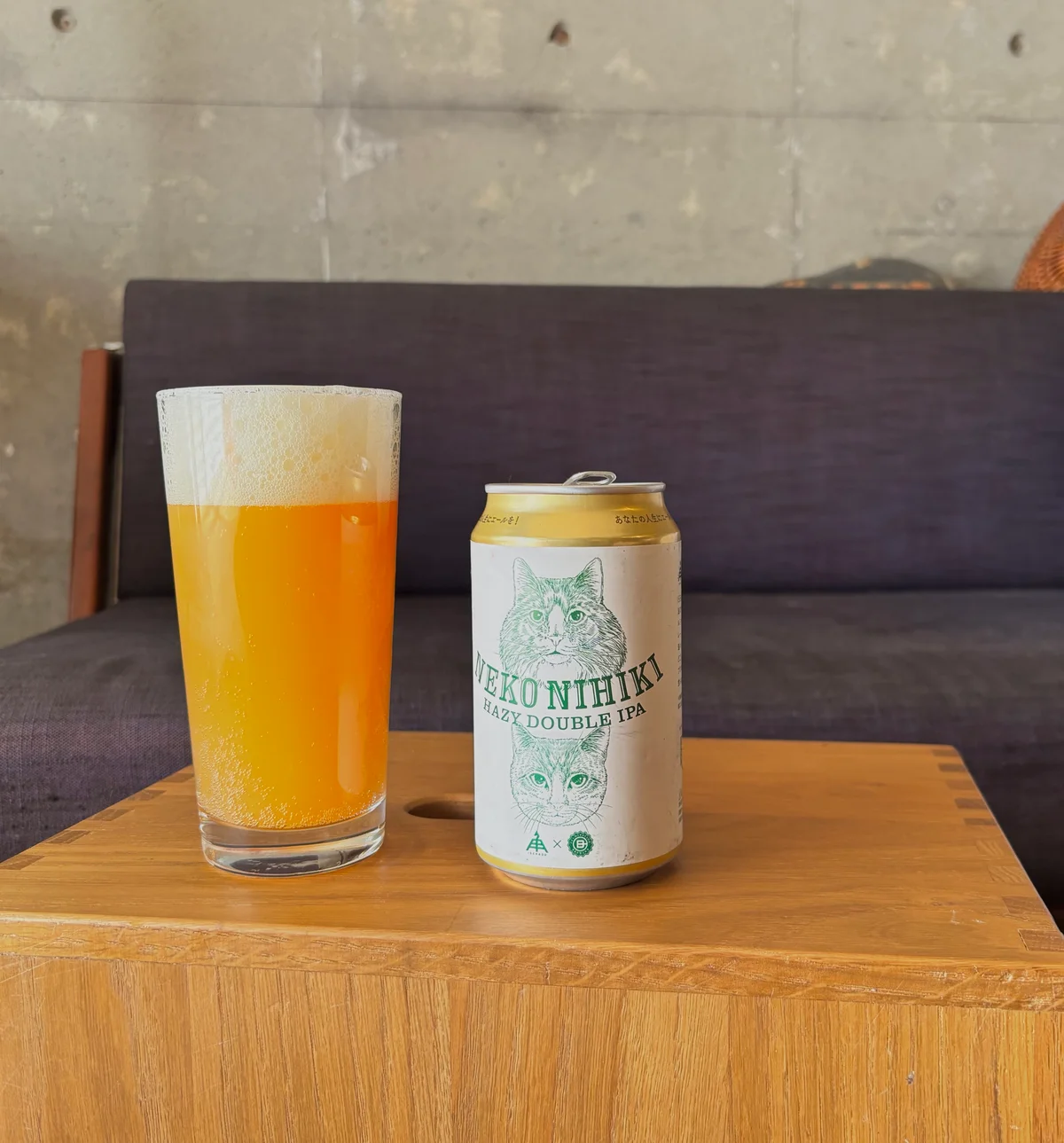ねこにひき　クラフトビール　缶と中身