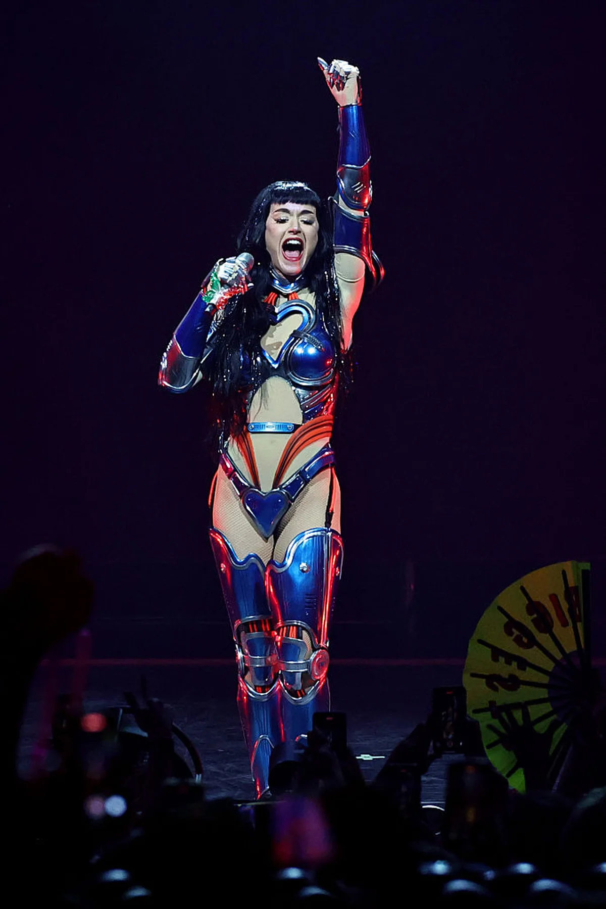ケイティ・ペリー、SF風の大胆なツアー衣の画像_3