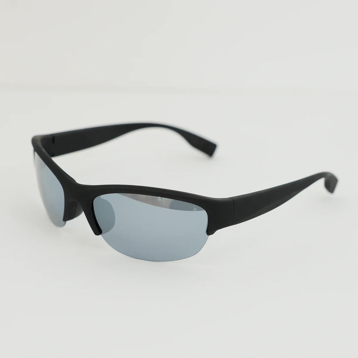 ユニクロのスポーツサングラス ハーフリム