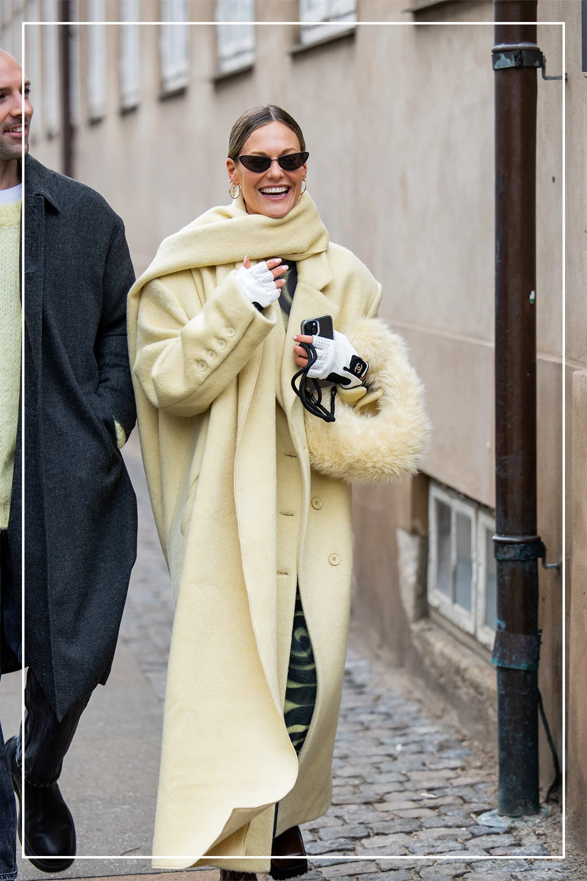 赤いジャケットを着用したスナップ