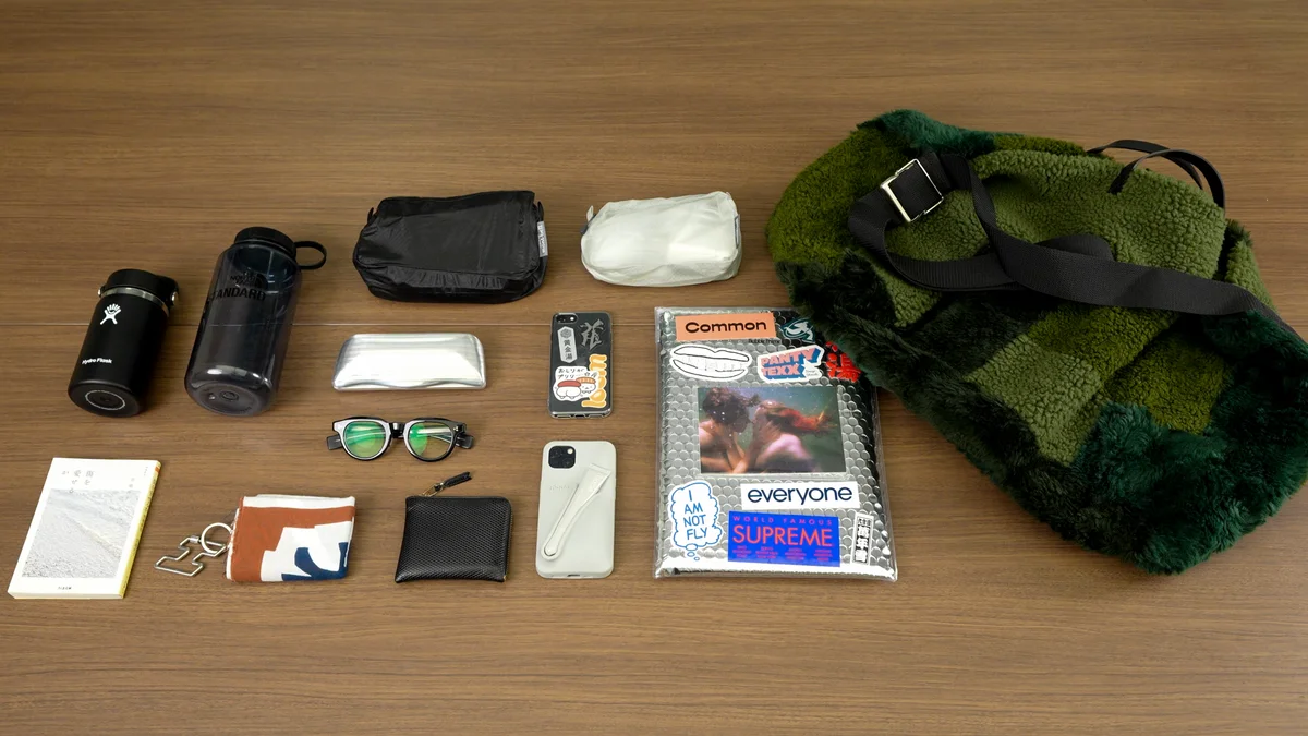 SPUR WEBディレクター兼デザイナー林のヨークのバッグ　バッグの中身