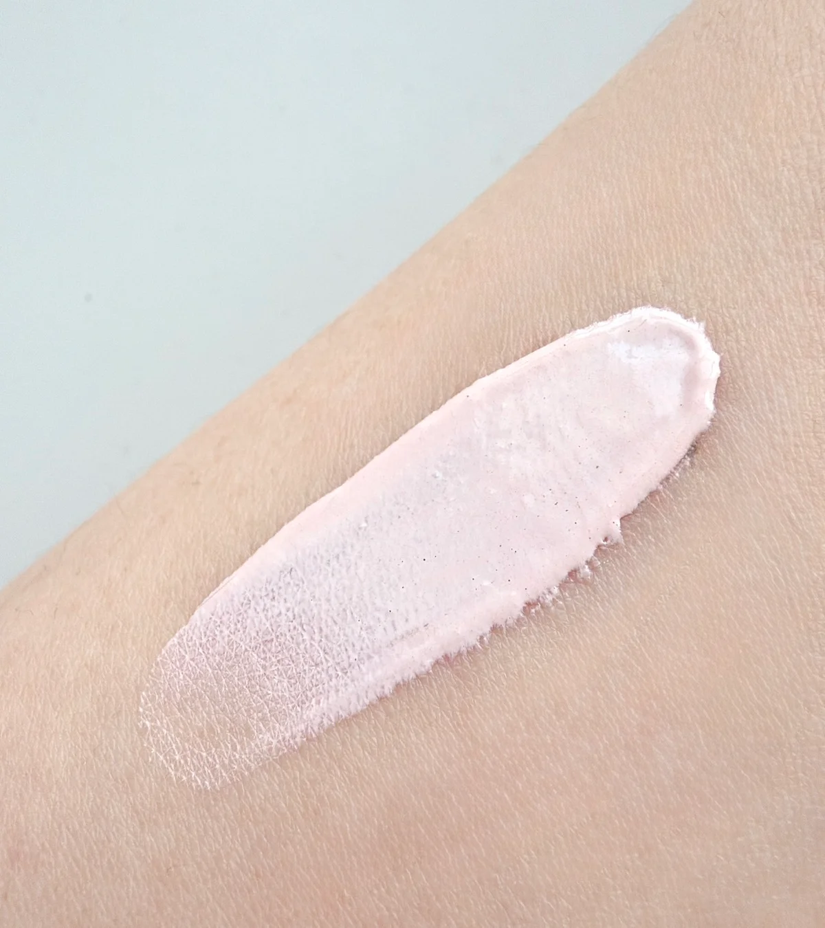 プレステージ ホワイト ル プロテクター UV ルミエール ロージーグロウのみずみずしいテクスチャー