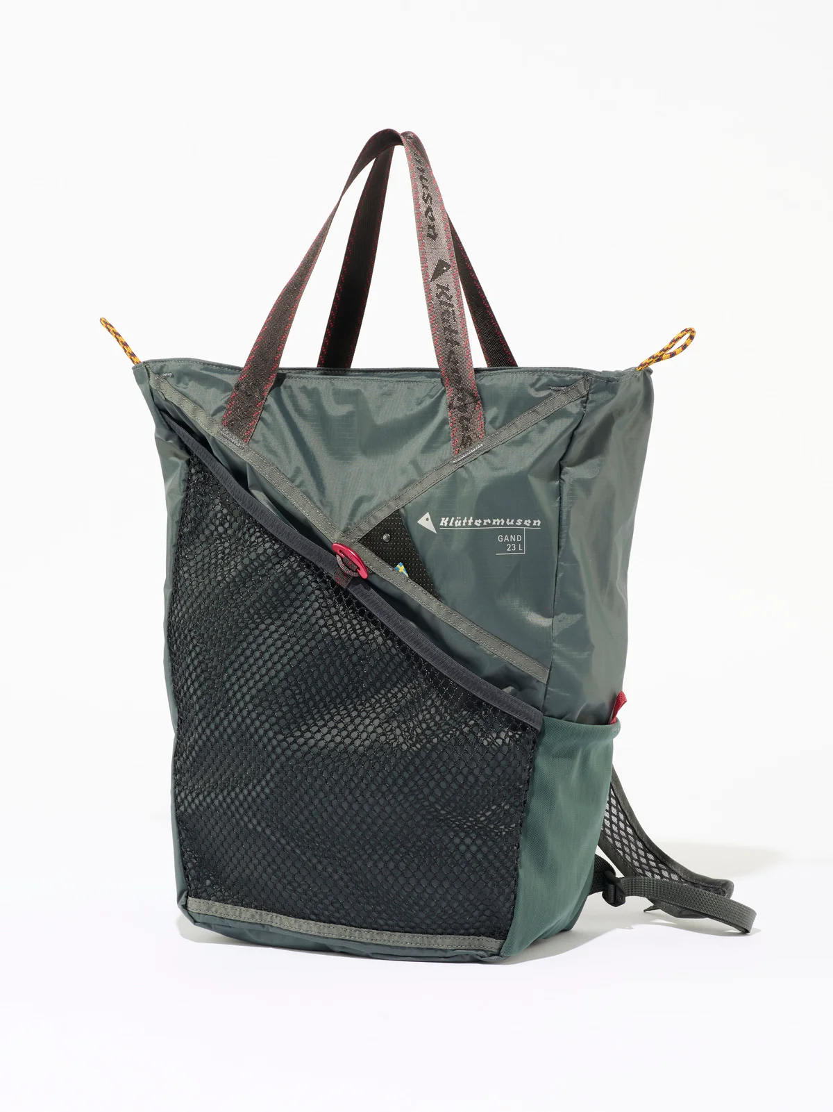 【クレッタルムーセン】の「Gand Bag 」23Lはトートバッグとバックパックの2WAY仕様が魅力