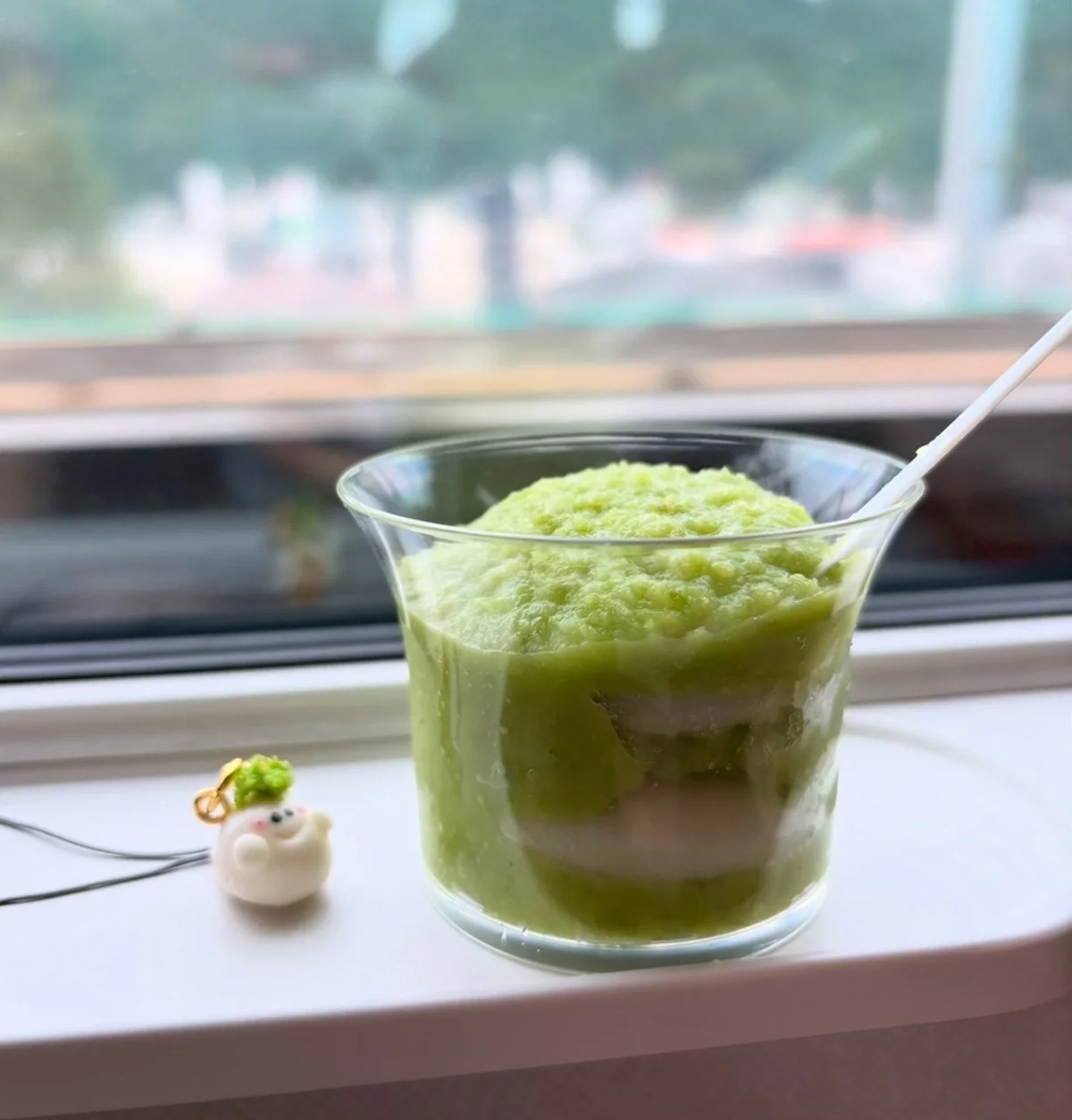 玉澤総本店のずんだ餅をテイクアウト。1個370円。小型フォークとお手拭きつき。