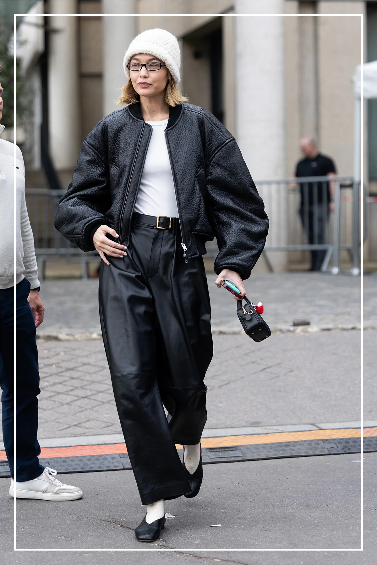 コットン素材のジャケットを着用したスナップ