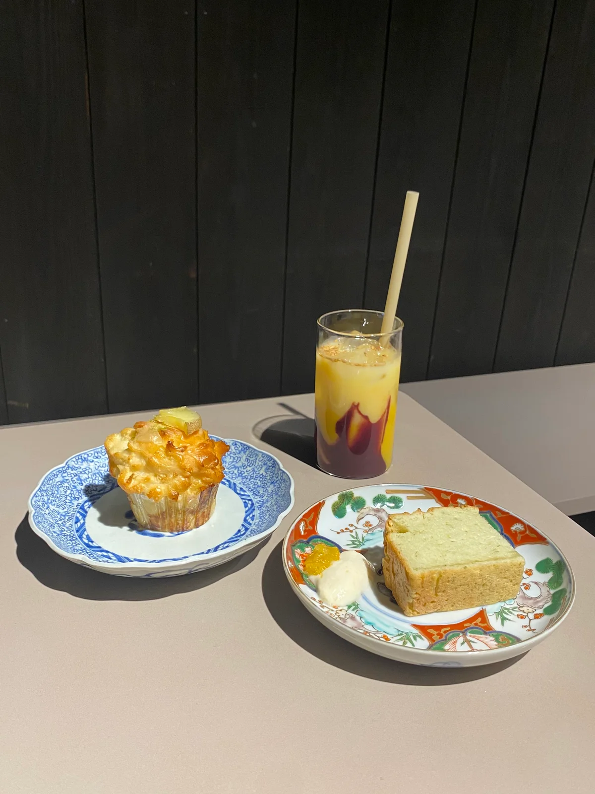 併設のカフェでいただいた、甘酒スムージーやマフィン