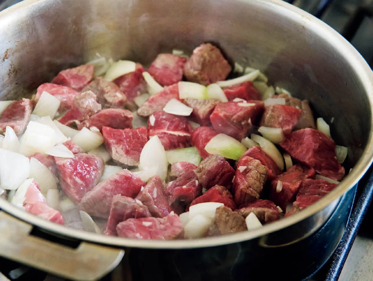 ハンガリーのグヤーシュ【長尾智子の旅する食卓】