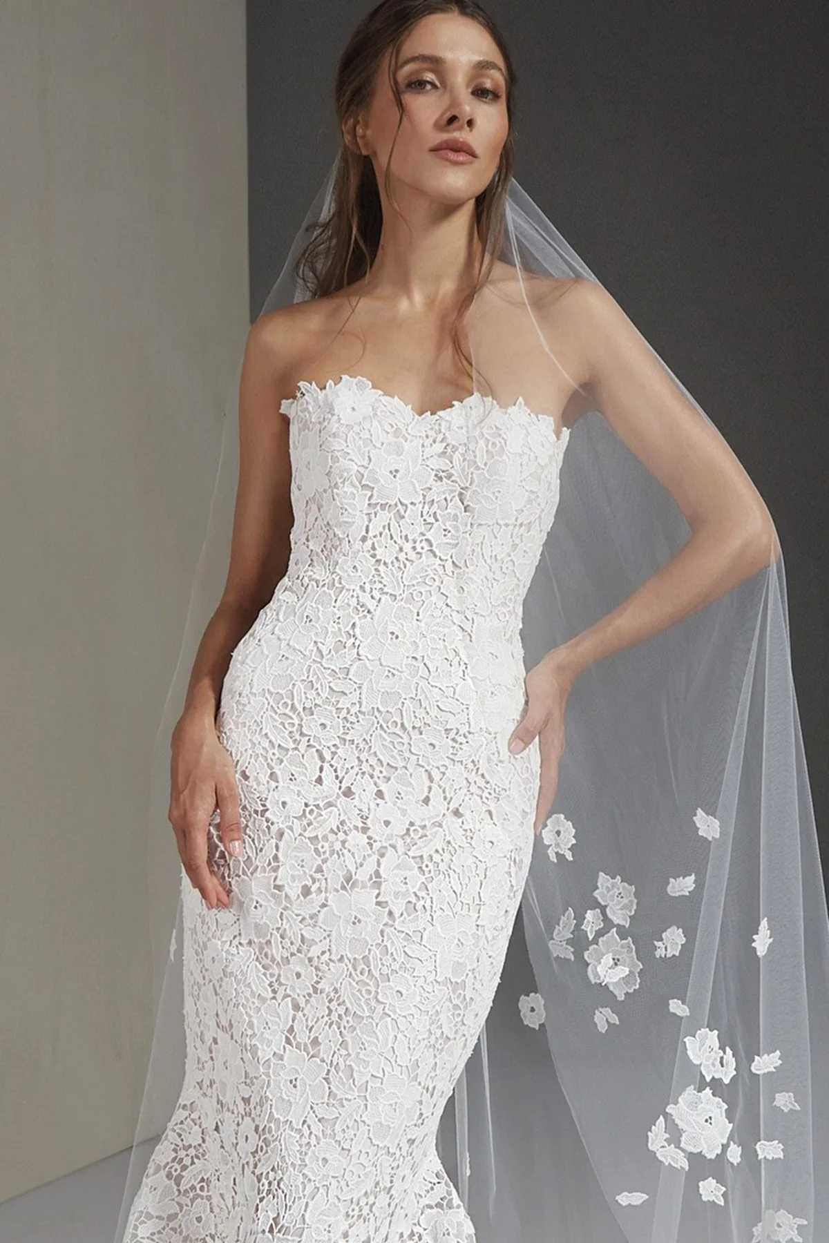 ドレスサロン「ミーチェ」に入荷。ドレス￥451,000（レンタル）／ピーター・ラングナー