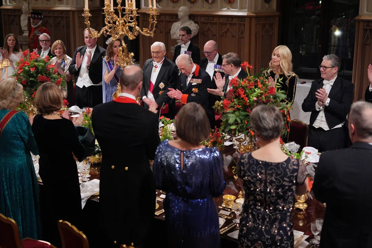 キャサリン皇太子妃、2,600個のダイヤの画像_5