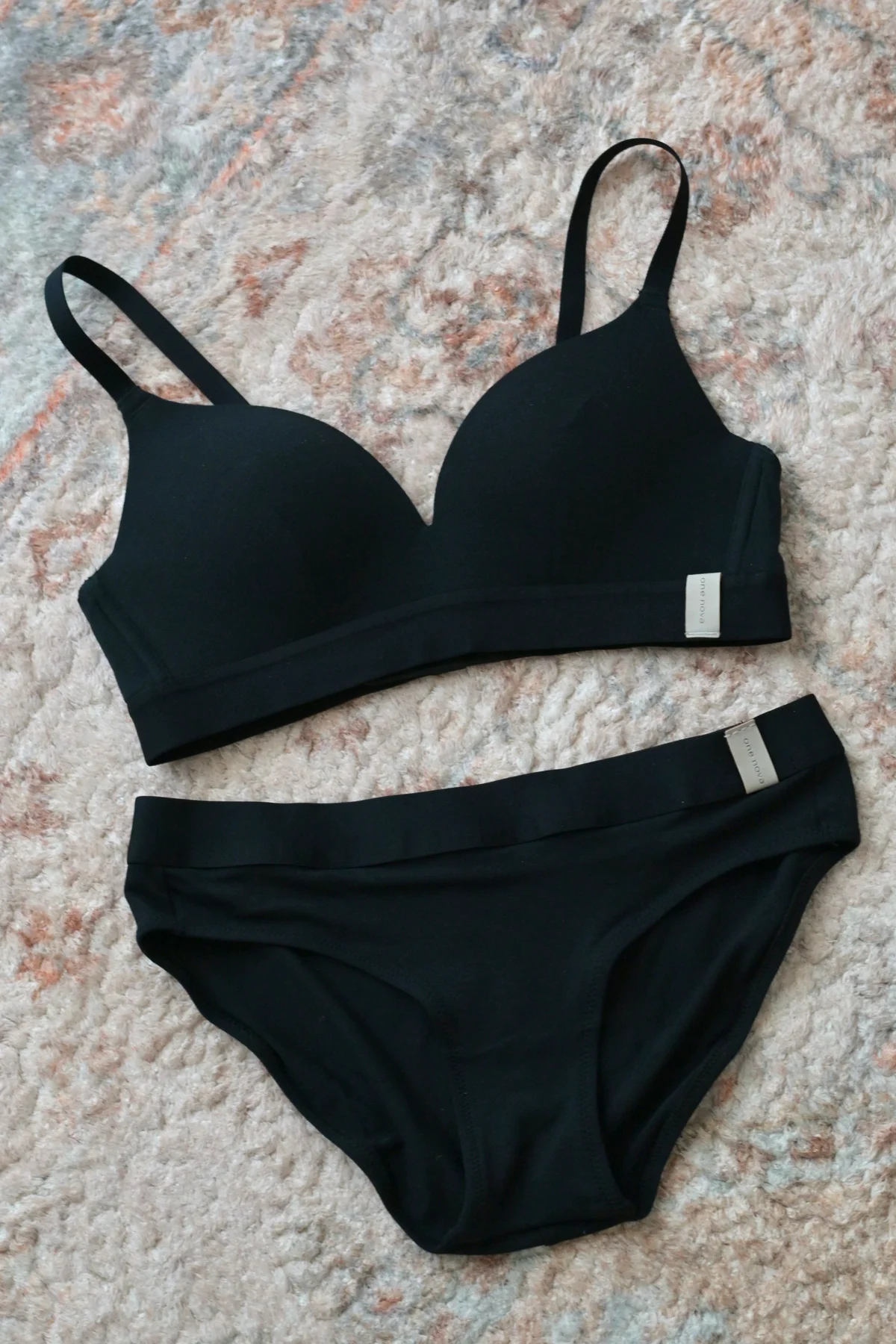 ワンノバの３Dワイヤレスブラとビキニショーツ