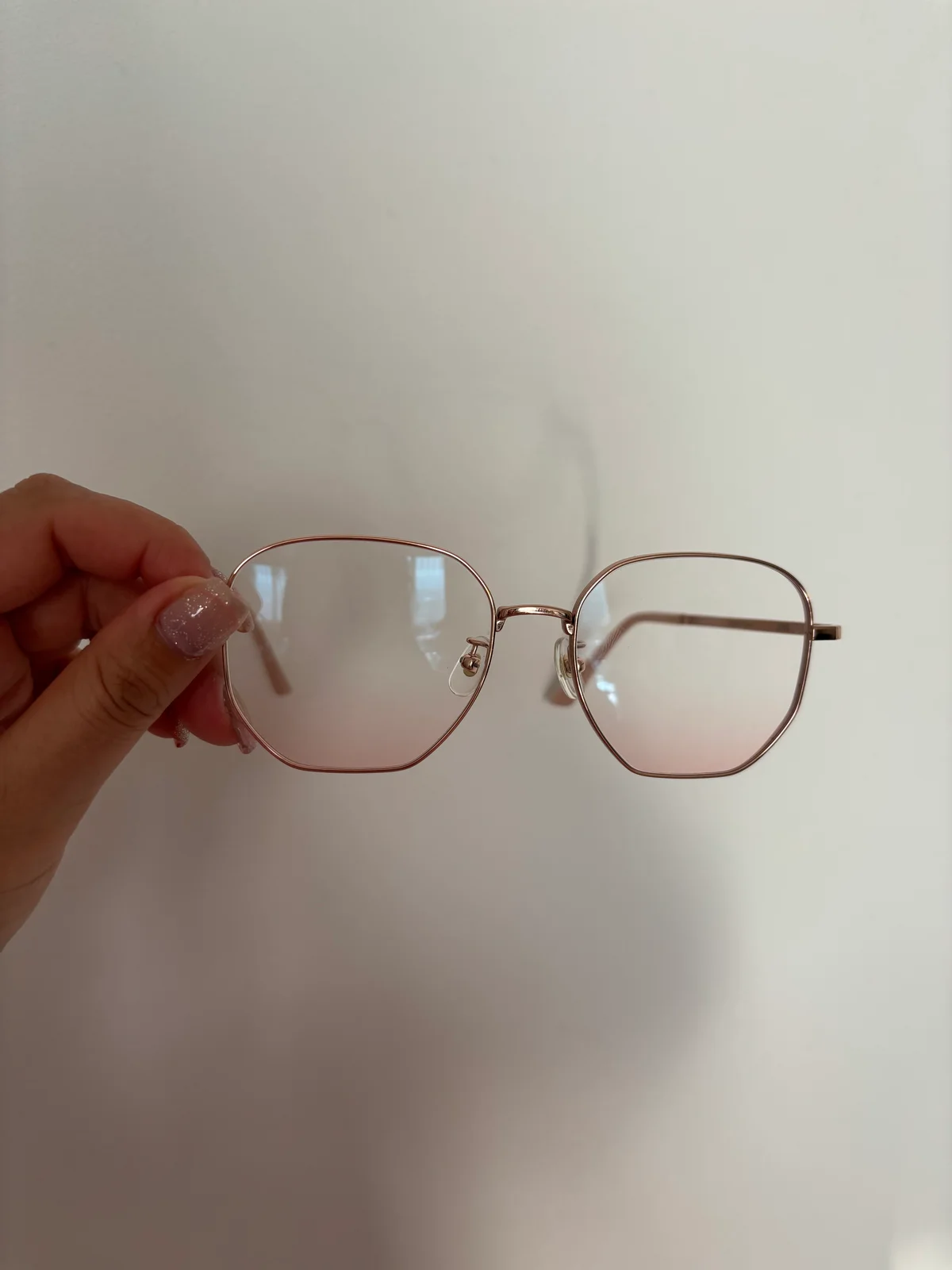 JINS（ジンズ）のチークカラーレンズの眼鏡の画像