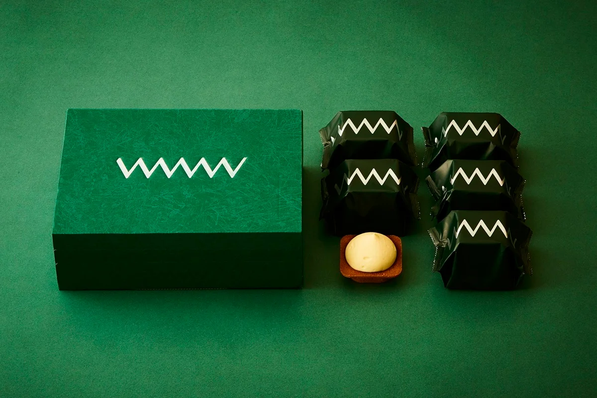 チーズワンダー６個入りのボックス。チーズワンダーのWをあしらったロゴもおしゃれ！