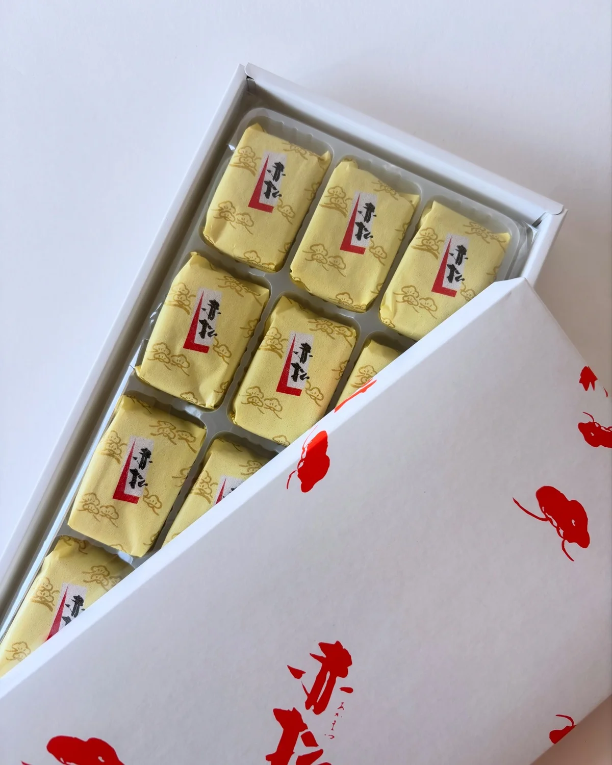 鹿児島、九面屋の赤松せんべい。１箱、15個入り。