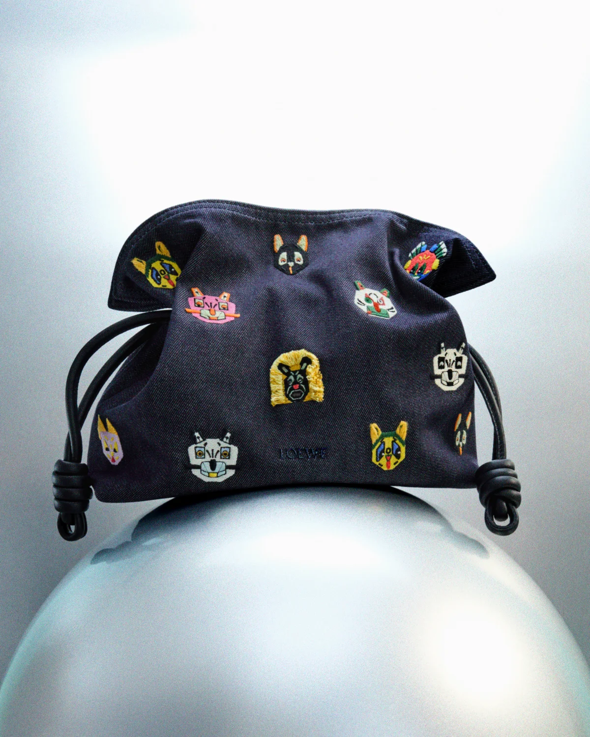 ロエベ、キャッツ フラメンコクラッチ