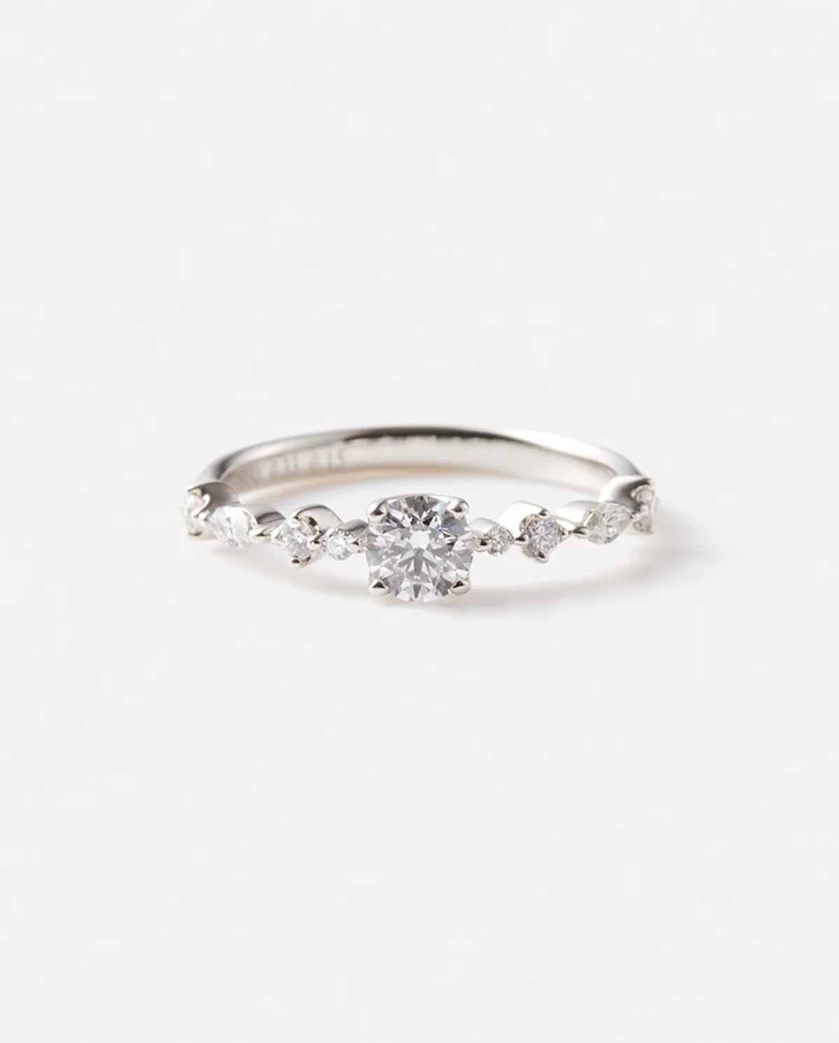エンゲージメントリング〈Pt、センターダイヤモンド0.3ct〉￥594,000