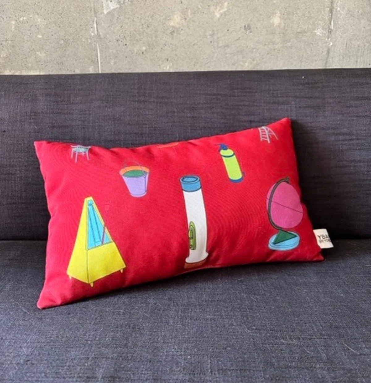 YBA ＆ BEYOND 世界を変えた90s英国アート　展覧会グッズ　マイケル・クレイグ＝マーティンのクッション