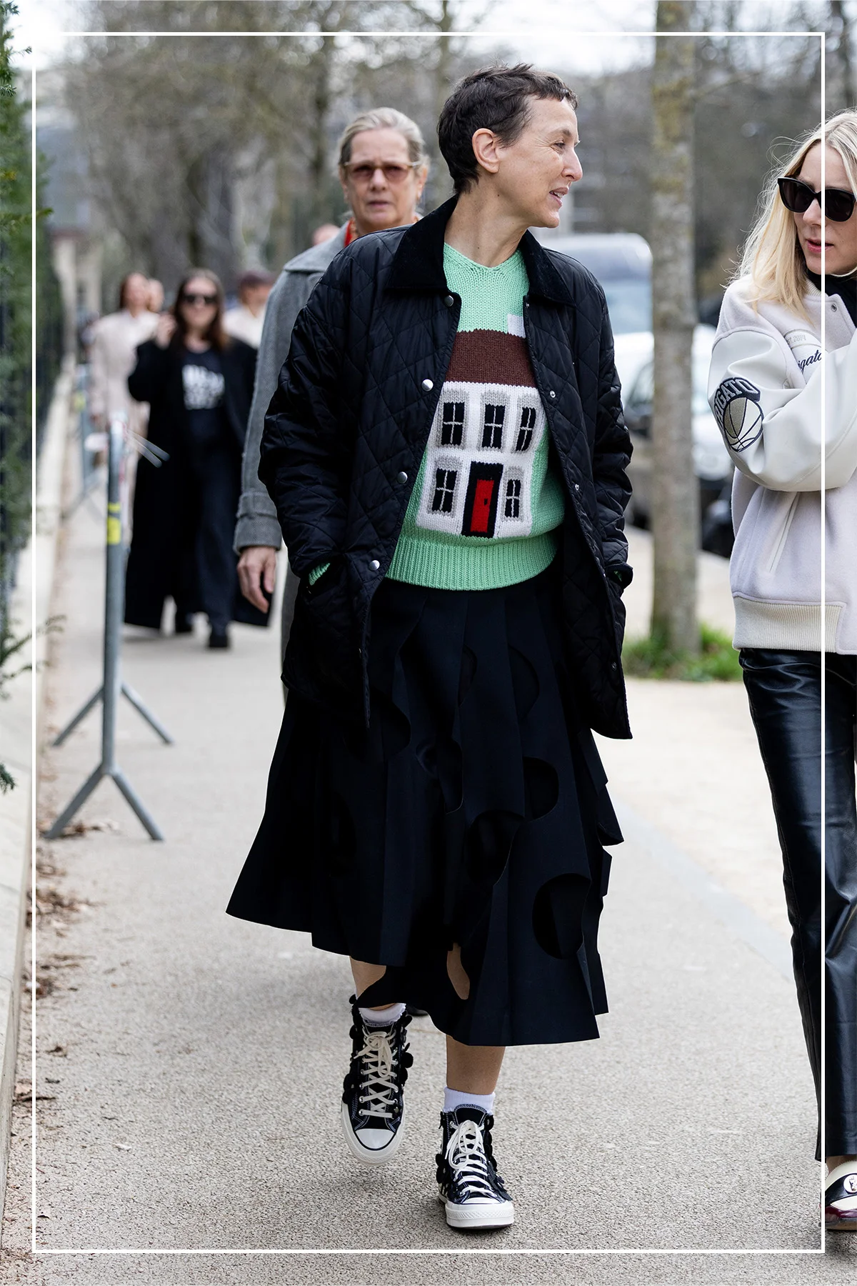 ピンクのコートを着用したスナップ