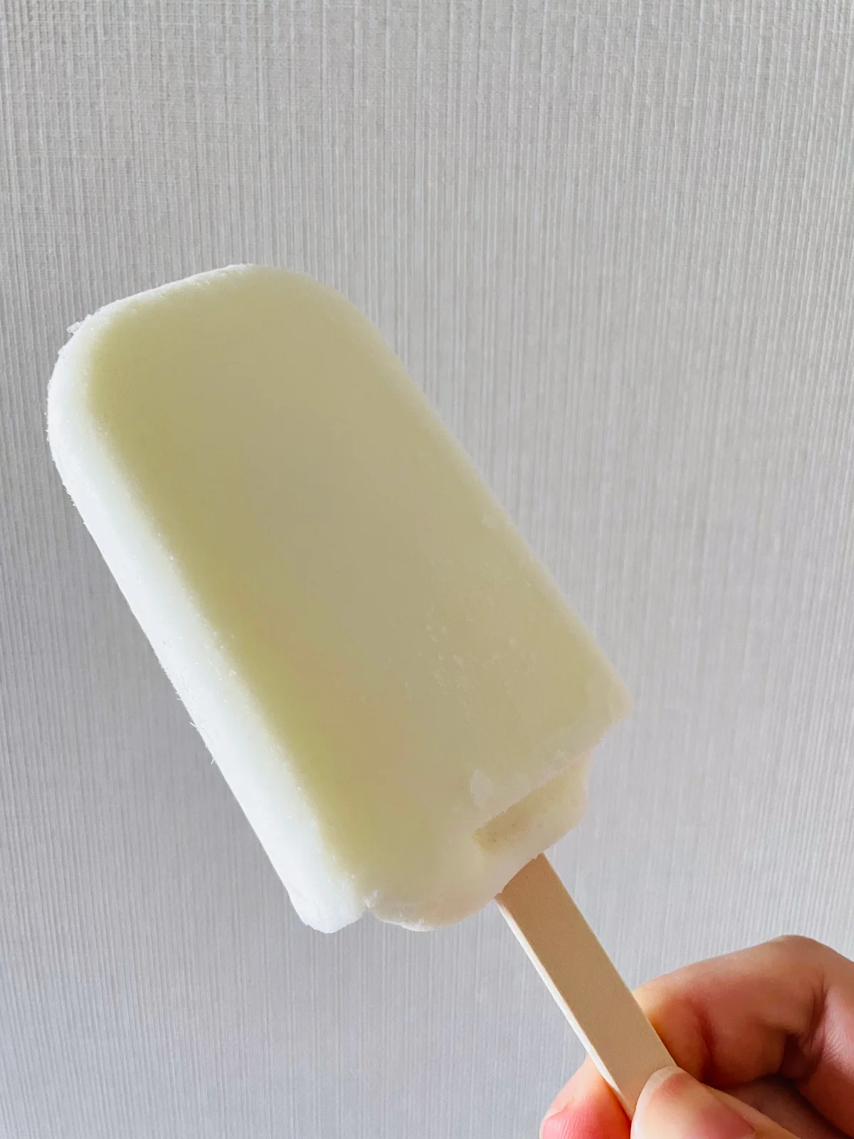 ローソンのリッチミルクバーの写真