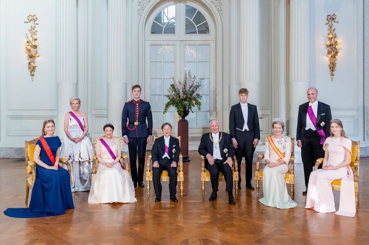 ベルギー国王一家、国王の妹夫妻と天皇皇后両陛下が晩餐会前に記念撮影を行った