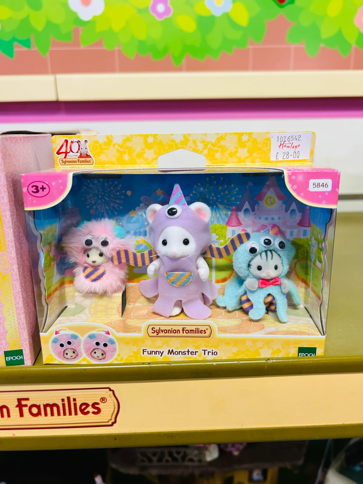 シルバニアファミリーのにぎやかモンスタートリオ、ロンドンに売っていたもの