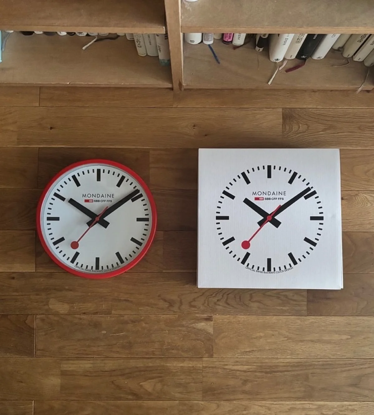 MONDAINE モンディーン　スイス鉄道時計　パッケージと本体