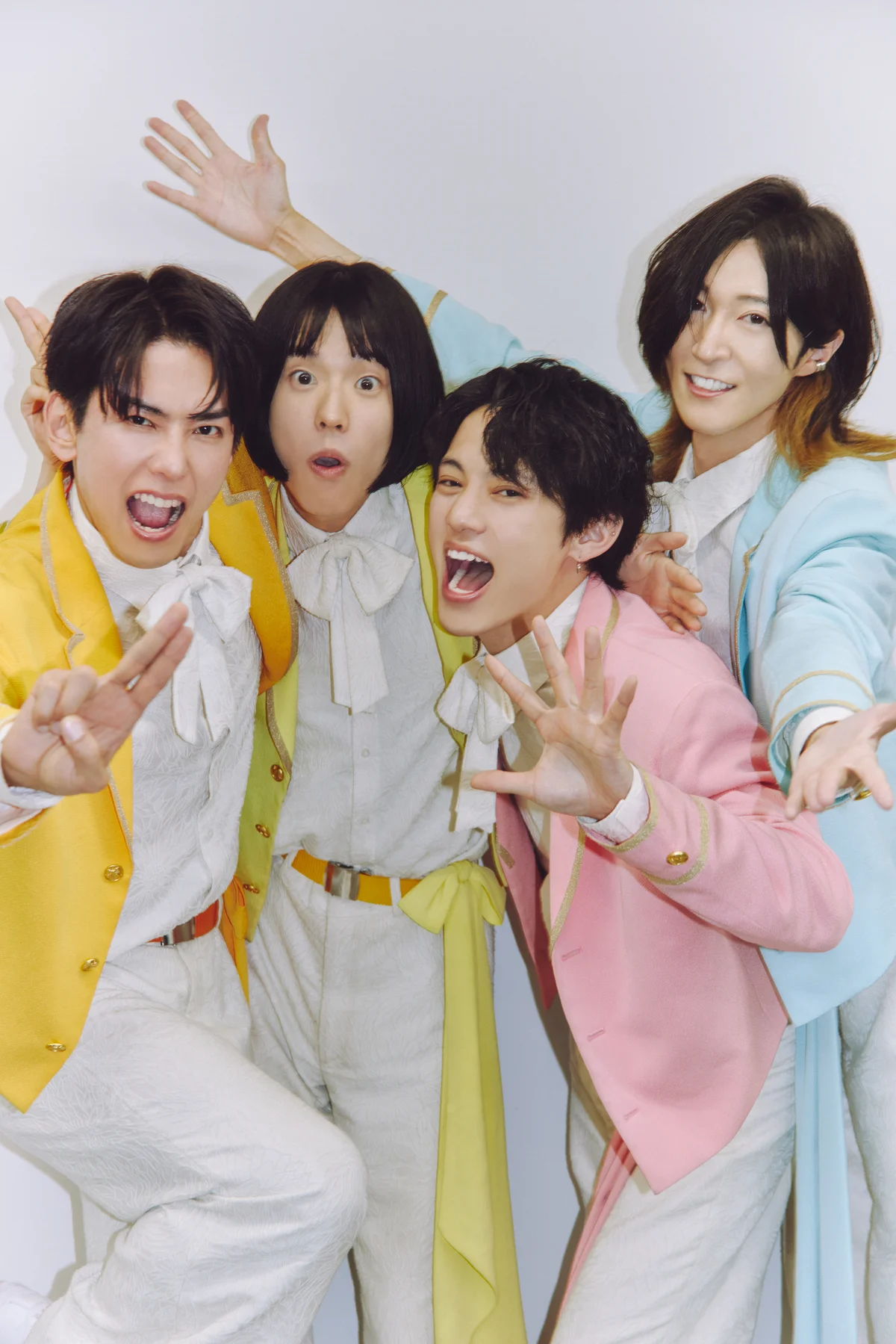 モナキ、４人で決めポース