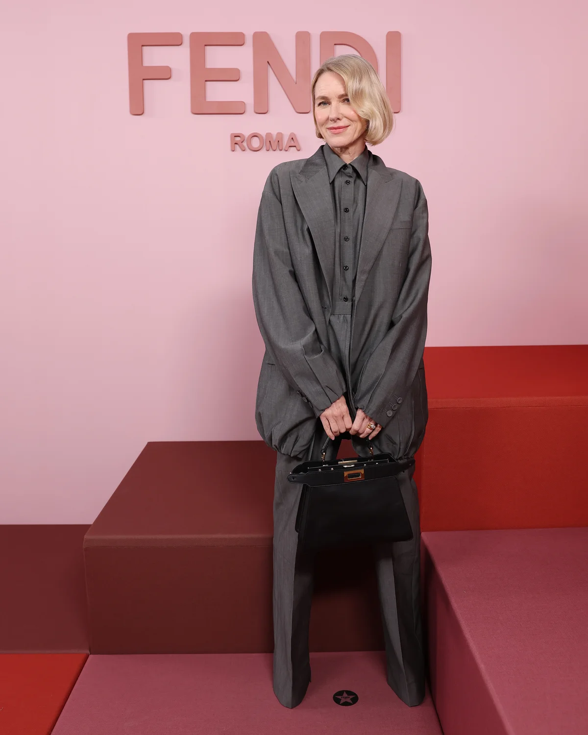 フェンディ2026年春夏コレクションに来場したナオミワッツ（Naomi Watts）
