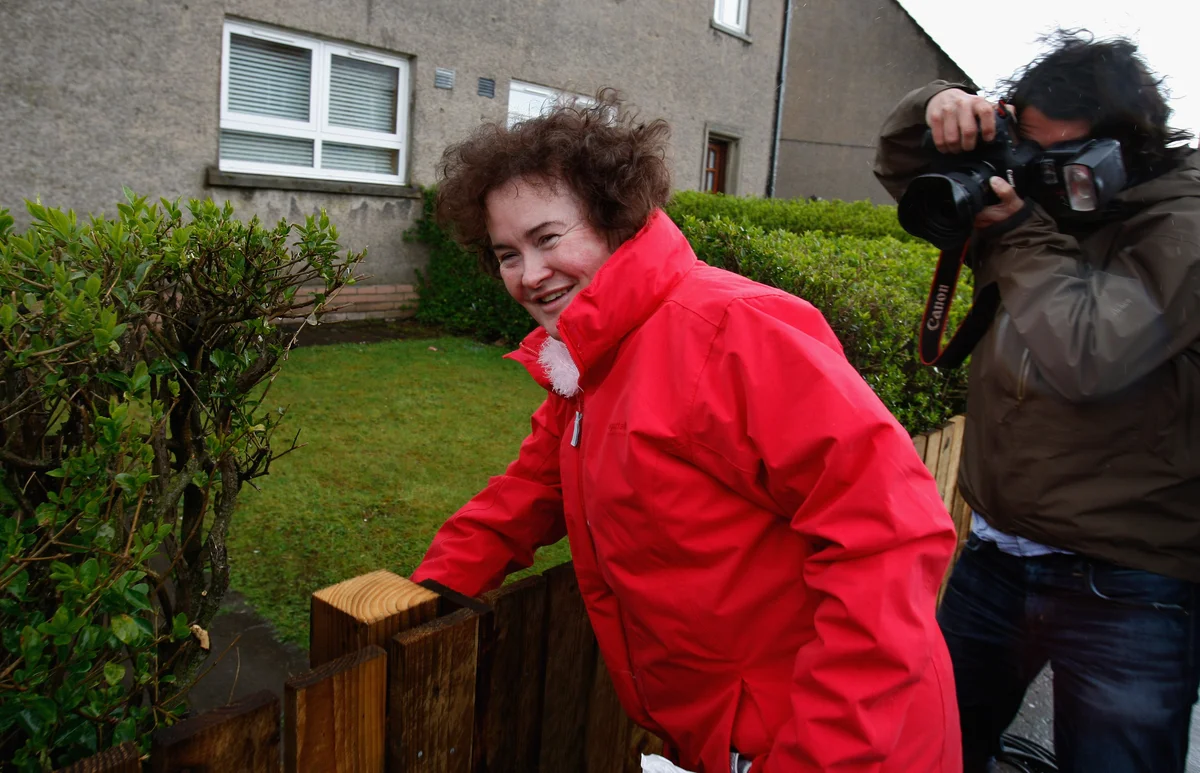 スコットランド・ブラックバーンの自宅で撮影するスーザン・ボイル