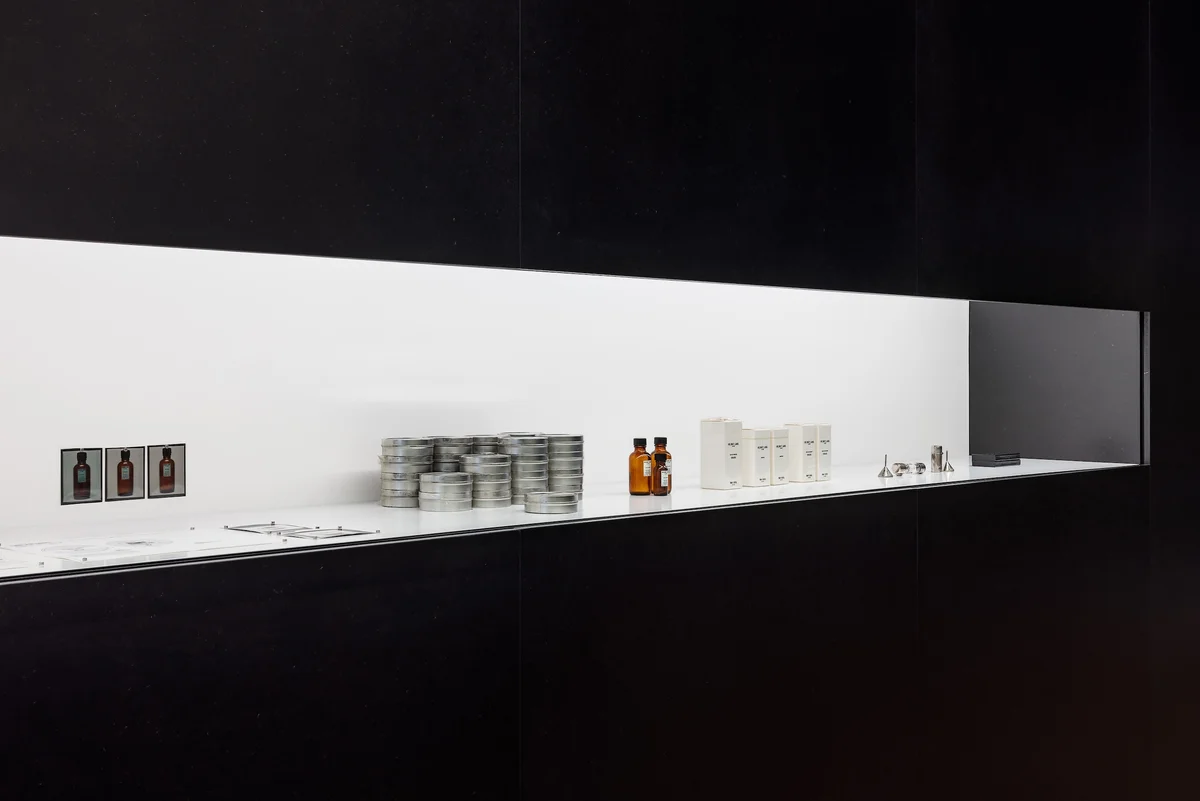 ２つの展覧会、「アントワープ６」と「ヘルの画像_12