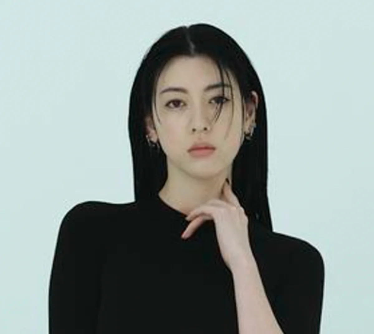 三吉彩花プロフィール画像