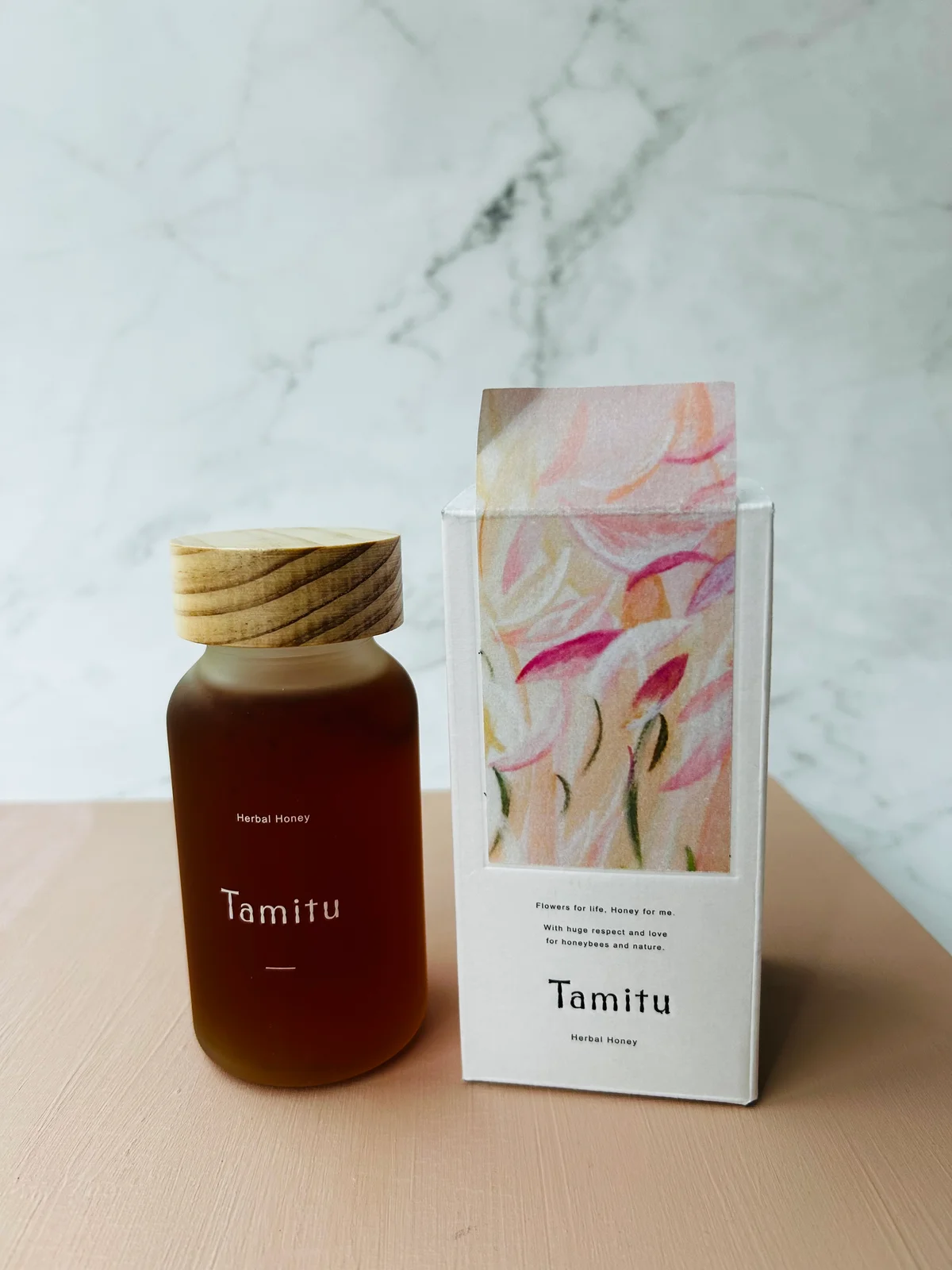 Tamituのハーバルハニーのパッケージと商品の写真