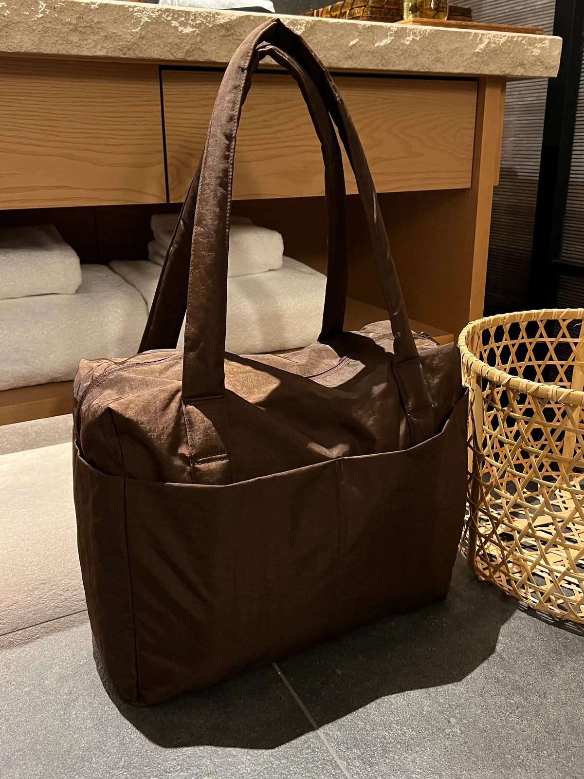 BAGGUのトートバッグ「SMALL CLOUD CARRY ON」