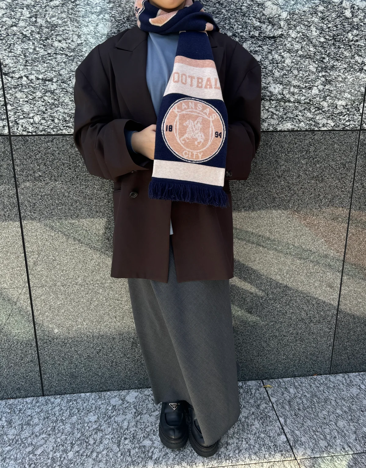 セント ジョンズ サード クラブ　St.Johns 3rd club　マフラー　着用