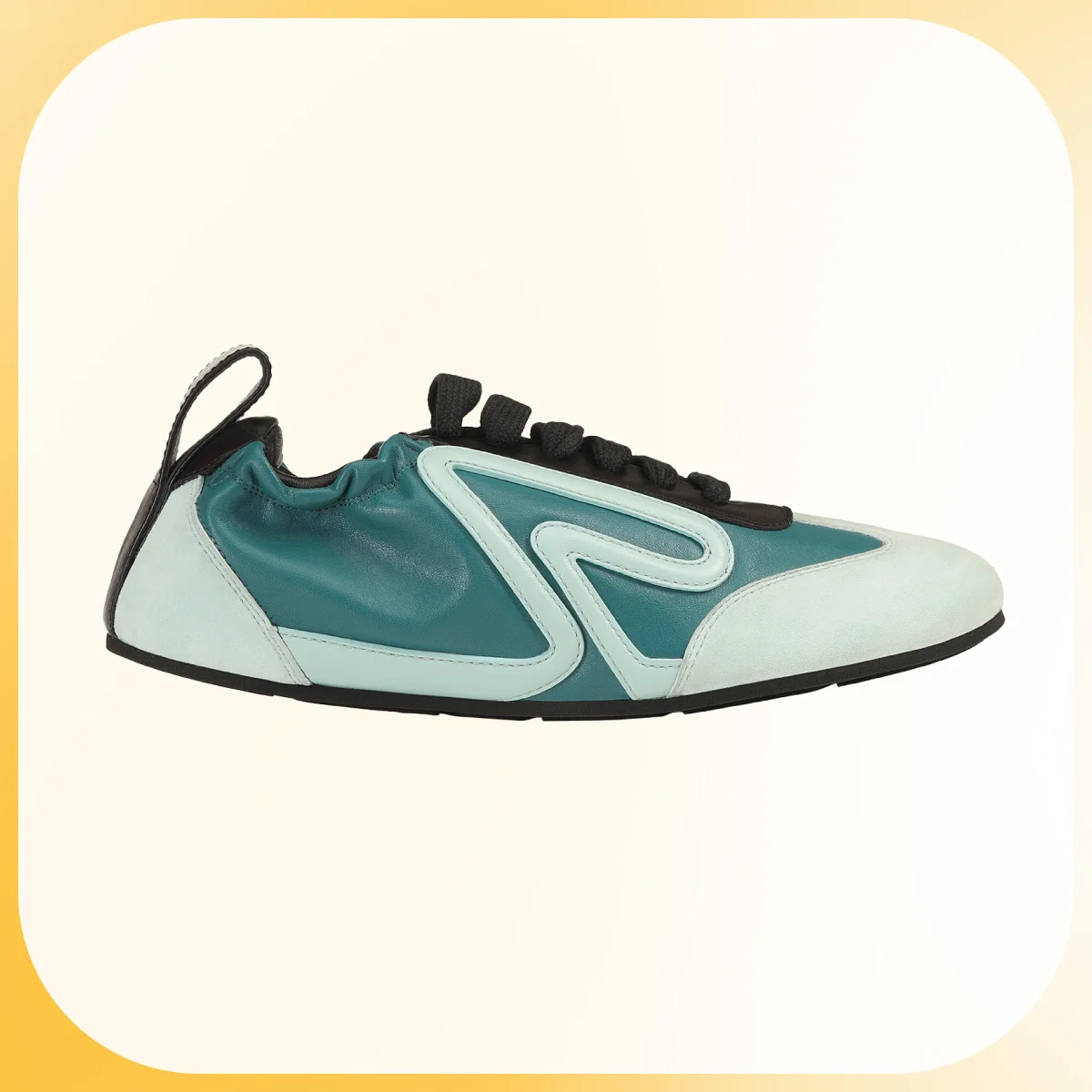 セルジオロッシの視線を集めるスタイリッシュな横顔が映えるスニーカー