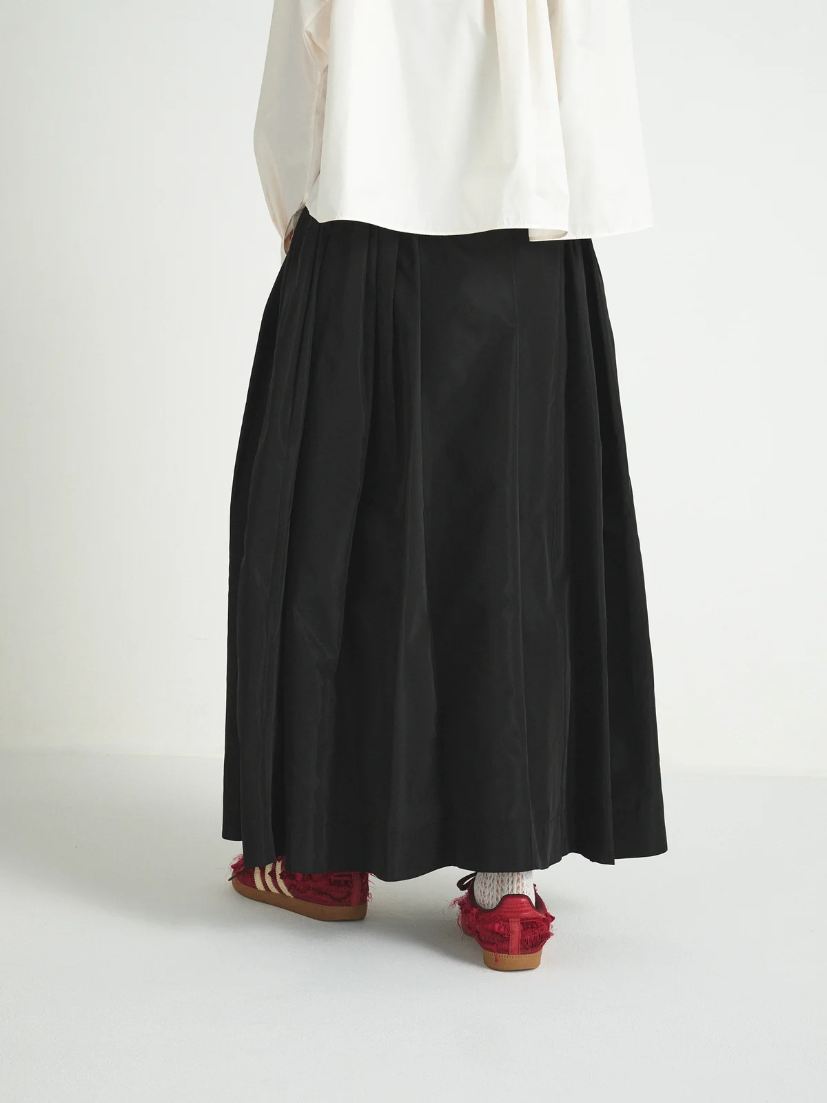 シモーン・ロシャ HIP DETAIL BIND SKIRT後ろからの写真