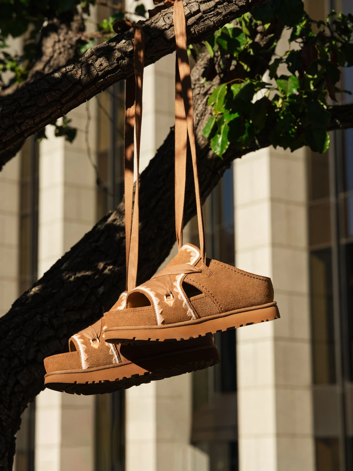 アグのSpring 2026 ゴールデンコレクションのキャンペーンビジュアル