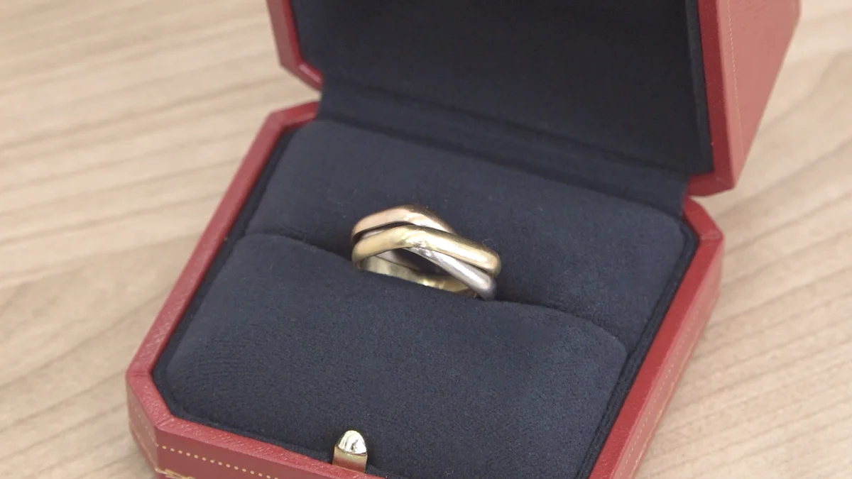 カルティエの名品リング「トリニティ クッション リング クラシックモデル」の写真